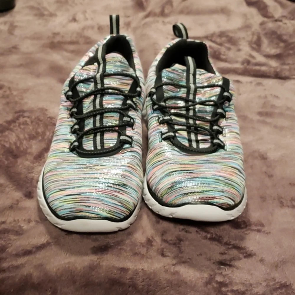 Tennis‎ shoe